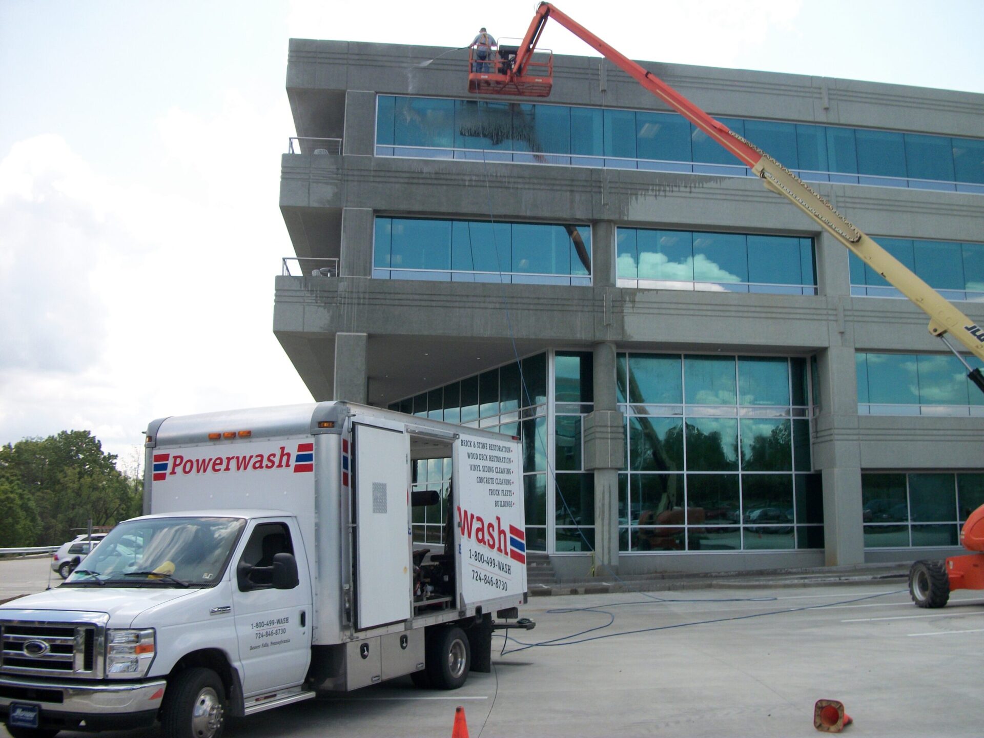 pressure washing multi-story concrete commercial building